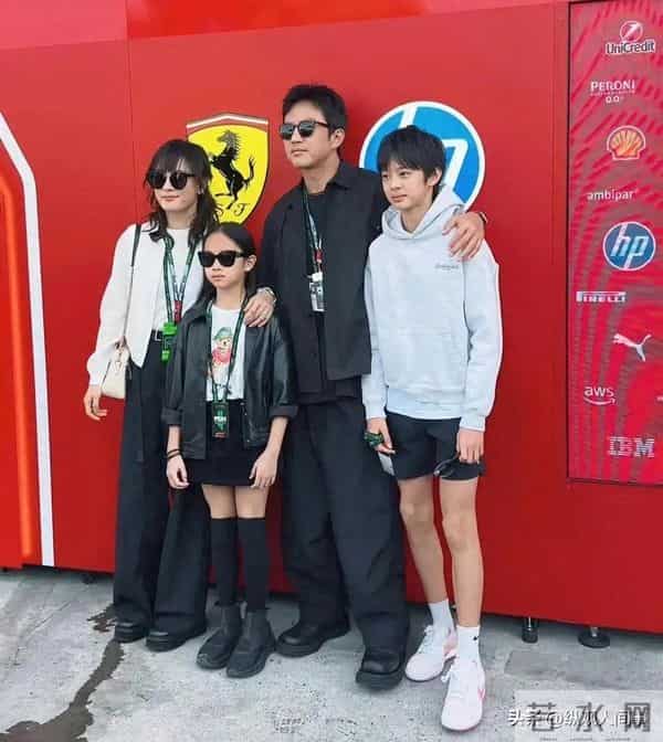 黄晓明一家参加生日宴，小海绵黏奶奶不理爹，站C位大长腿好显眼