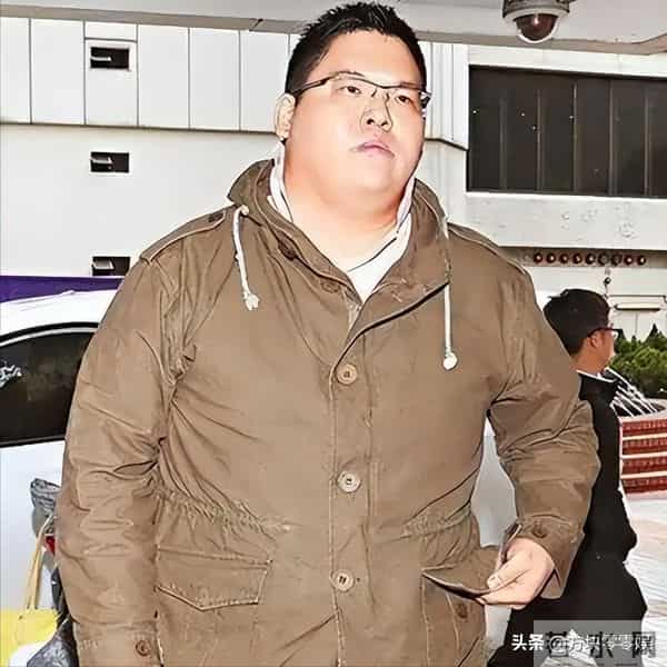 向佑彻底没救了！现身酒吧胖又颓，烟酒不离手 女伴肥腻不如郭碧婷