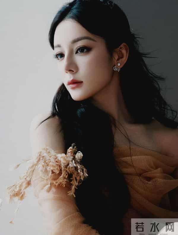 钱再多有什么用？33岁迪丽热巴的现状，给所有年轻女性提了个醒