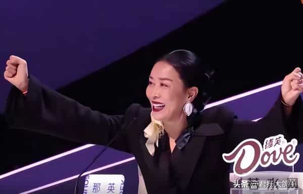 被爆家丑两个月后，58岁那英仅凭两个举动，实现口碑逆转