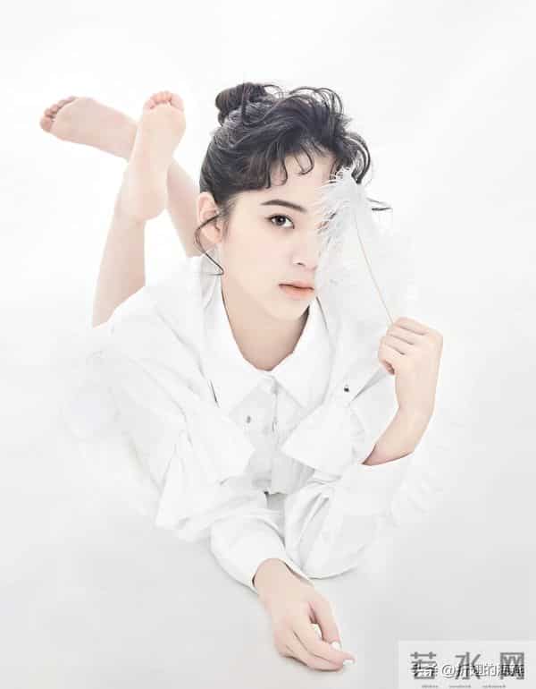 欧阳娜娜光脚丫美腿美图集