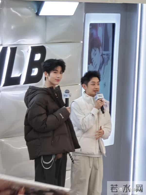 张凌赫现身沈阳万象城，颜值超高，帅气出众，堪称中国最帅的男人