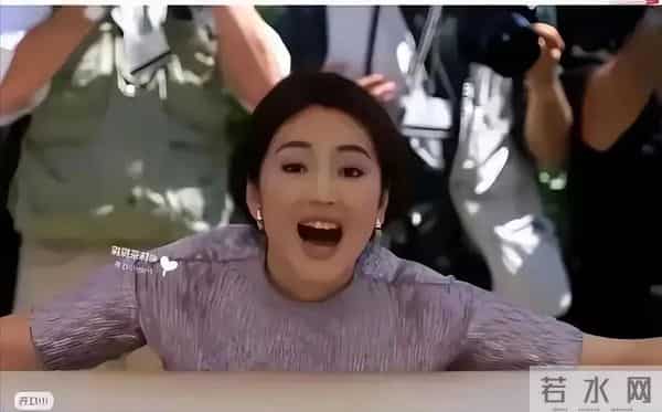 天呐!巩俐这身材太惊艳了,胸围几乎到肚脐,状态却依旧十分亮眼