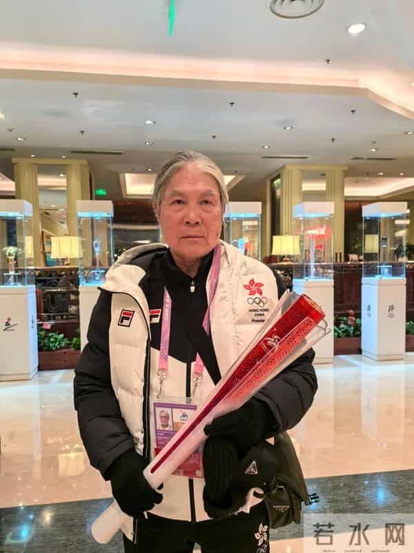 霍家三代体育情：79 岁霍震霆拓电竞新局，豪门担当引圈震撼