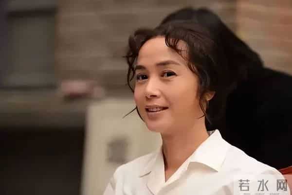 59岁蒋雯丽现状让人心酸：定居英国，又瘦又老，一代女神也落寞了