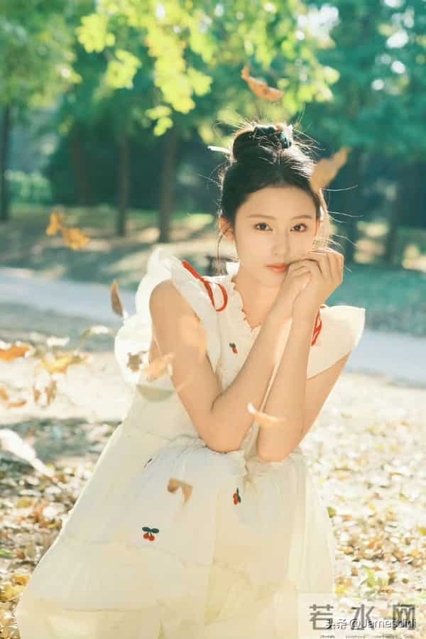 美人胚子 张婉儿 且自带仙气的 妈生脸 精致五官如小巧琼鼻 标志性梨涡