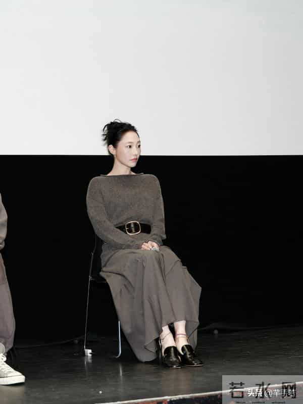 白百何放出的所谓证据,不仅没能实锤剧方,反而展现了自己的傲慢