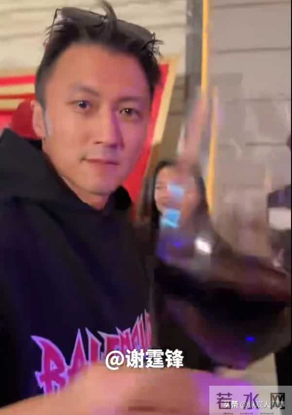 霍汶希曝英皇负债仍坚挺的真相：杨受成像爸爸，艺人全都是一家人