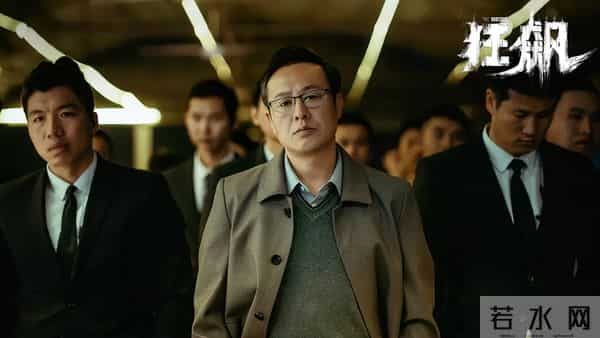 知名演员张颂文街头救人,收到大爱无疆锦旗,张颂文:这事太小了,换谁都会这样做