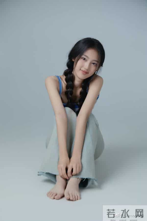 美人胚子 张婉儿 且自带仙气的 妈生脸 精致五官如小巧琼鼻 标志性梨涡