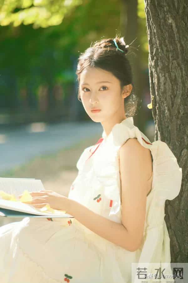 美人胚子 张婉儿 且自带仙气的 妈生脸 精致五官如小巧琼鼻 标志性梨涡