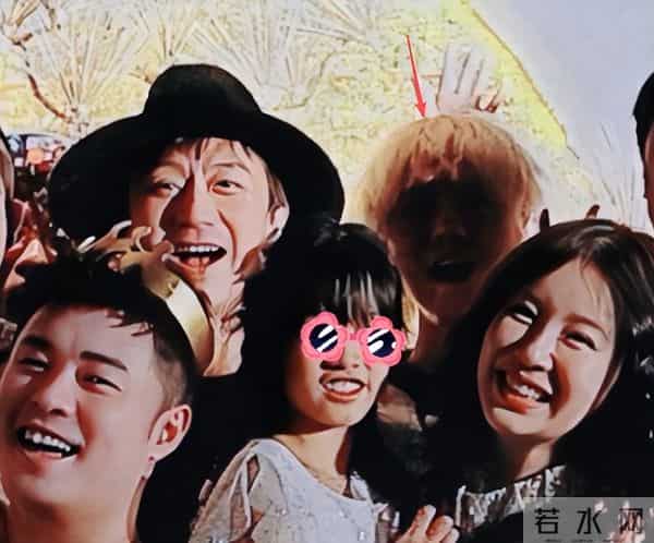 关系藏不住了！鹿晗为陈赫庆生，与关晓彤之间的感情不言而喻