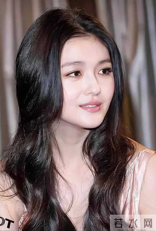 钱再多有什么用？迪丽热巴病情重到连夜停工，路透面色惨白瘦脱相