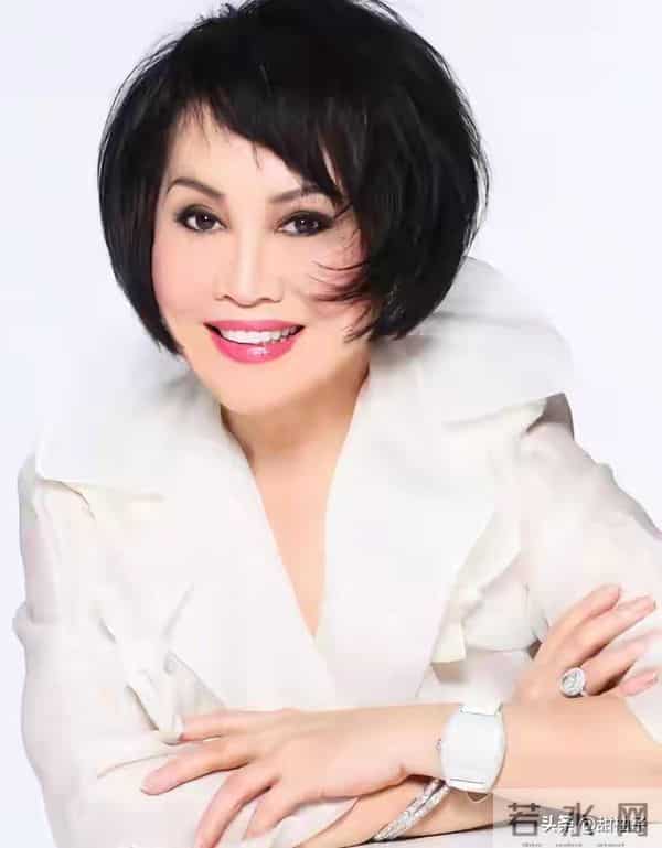 79岁化妆品皇后靳羽西,只找男友不结婚,身价40亿喜欢亮色搭配