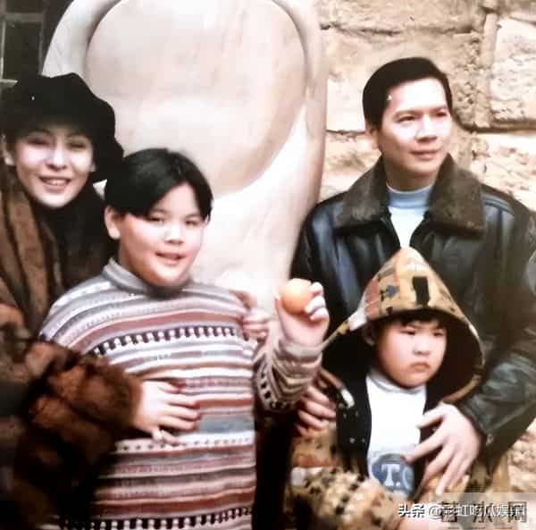 向太小儿子向佑没救了！带胖妞夜店嗨玩抽烟喝酒，彻底放飞自我