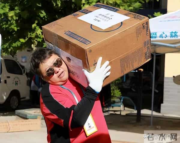 贪污上亿、假慈善？被实名举报的韩红，为何在演唱会上忍不住痛哭