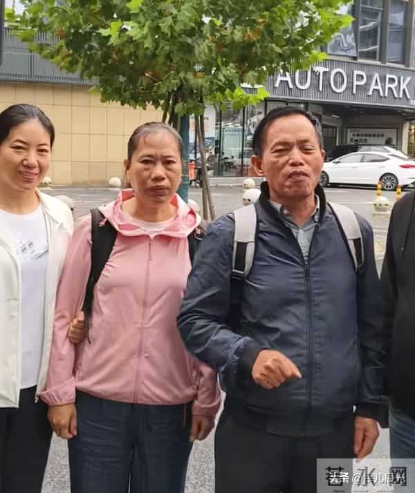 梁志辉爸爸带货上榜首 却出现呕心一幕 杨奶奶儿子露面力挺梁爸