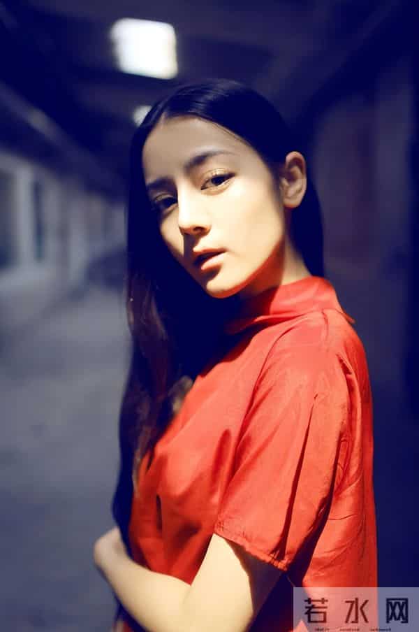 钱再多有什么用？33岁迪丽热巴的现状，给所有年轻女性提了个醒