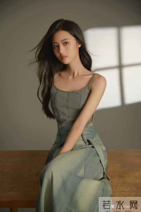 美人胚子 张婉儿 且自带仙气的 妈生脸 精致五官如小巧琼鼻 标志性梨涡