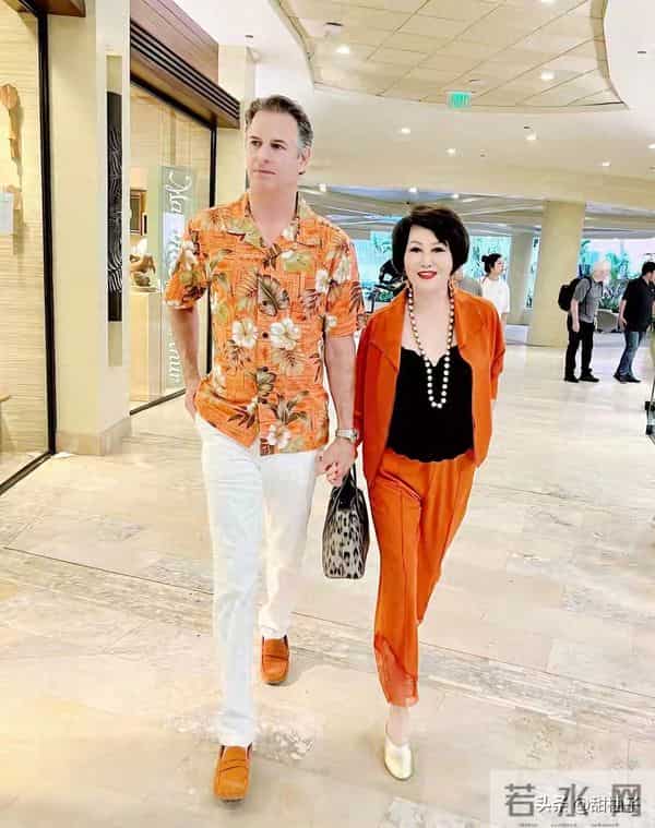 79岁化妆品皇后靳羽西,只找男友不结婚,身价40亿喜欢亮色搭配