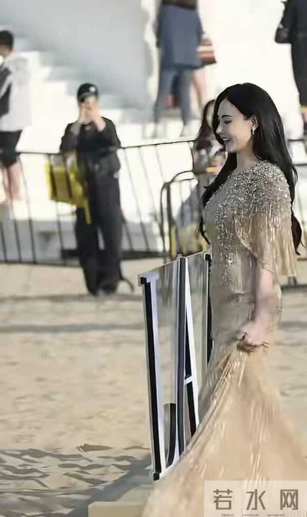 张柏芝现身河北无修图膀大腰圆，手背青筋暴露，果然路人手机真实