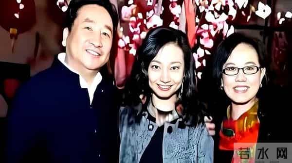 75岁姜昆:我最大的遗憾就是女儿46岁还没结婚,养子反倒成为骄傲