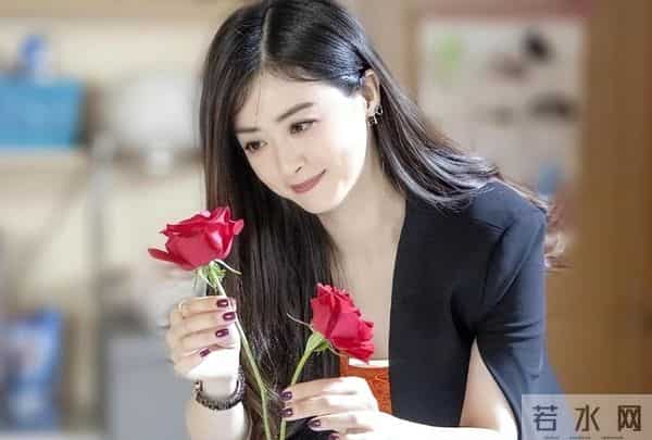 面相全变了！再看42岁蒋欣和43岁孙俪，才明白两人“差别”在哪里