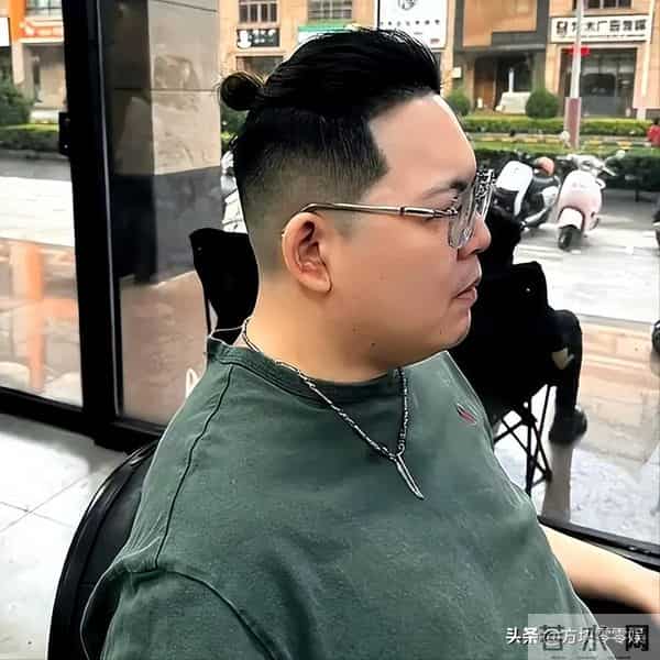 向佑彻底没救了！现身酒吧胖又颓，烟酒不离手 女伴肥腻不如郭碧婷