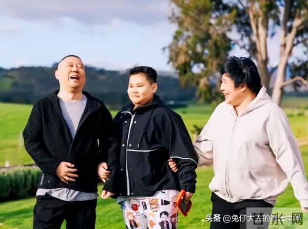 郭德纲武汉演话剧，月初回国，一直没闲着，说相声、唱戏忙不停