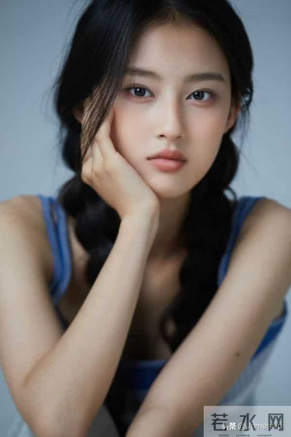 美人胚子 张婉儿 且自带仙气的 妈生脸 精致五官如小巧琼鼻 标志性梨涡