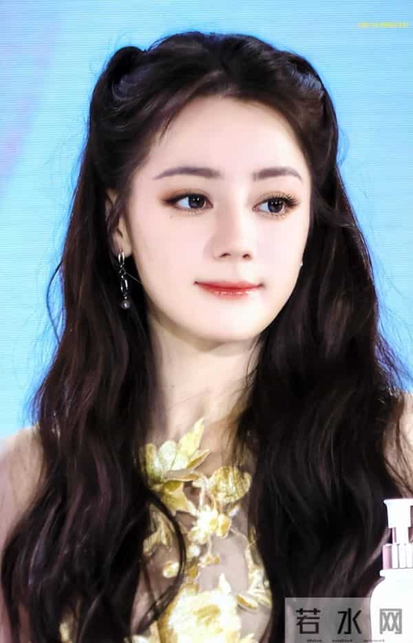 钱再多有什么用？33岁迪丽热巴的现状，给所有年轻女性提了个醒