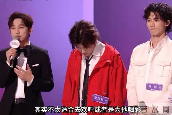 不装了!排挤刀郎、得罪章子怡,58岁那英撕开了内娱的“遮羞布”