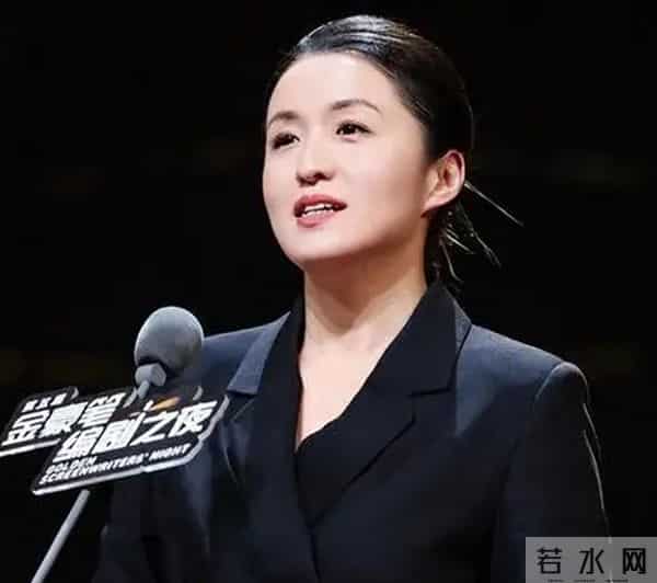 秦雯喜提蓝底白字!袭警、捞人真相大白,网友-吹牛不犯法但丢脸