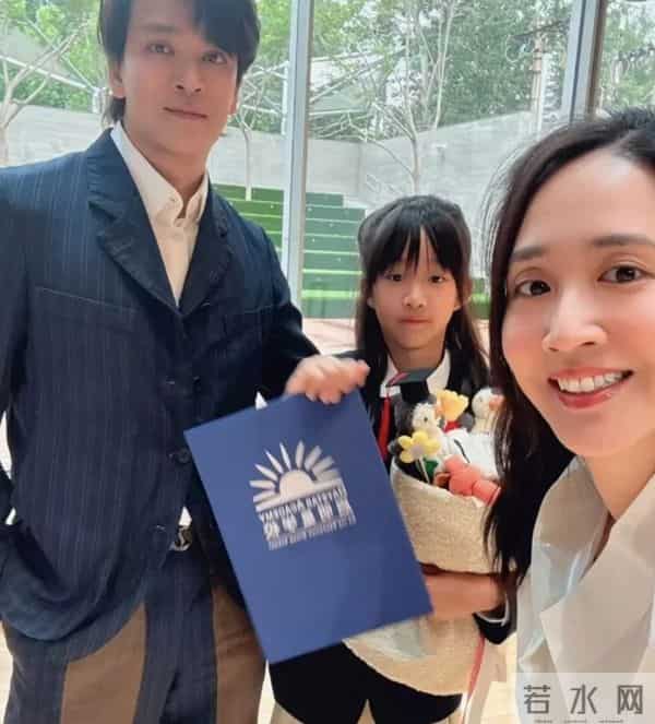 香港知名男星近况曝光！出席活动眼睛浮肿，面部僵硬被指整容过度