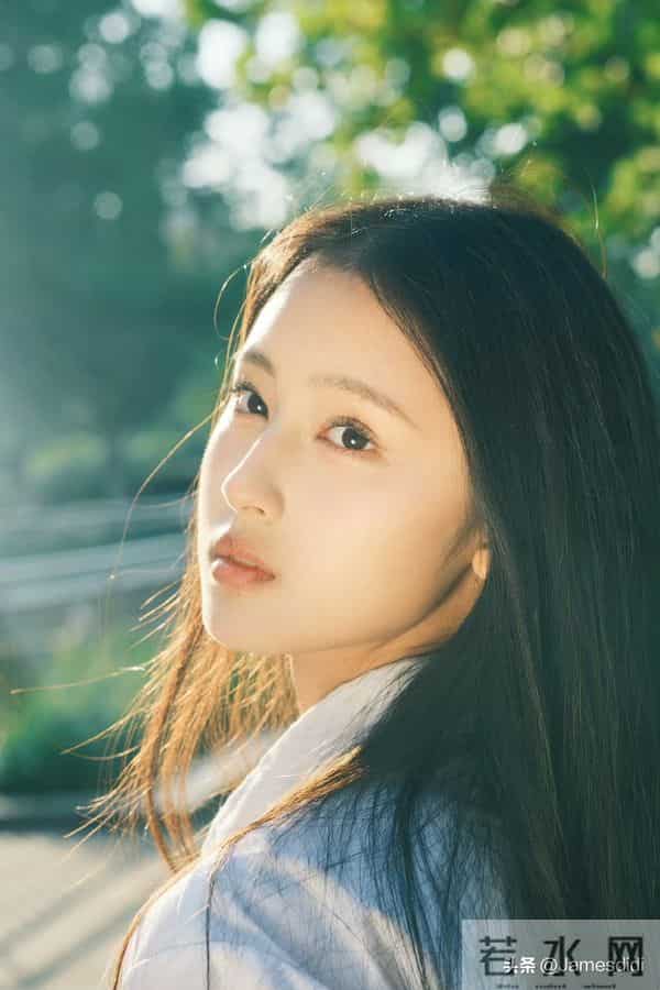 美人胚子 张婉儿 且自带仙气的 妈生脸 精致五官如小巧琼鼻 标志性梨涡