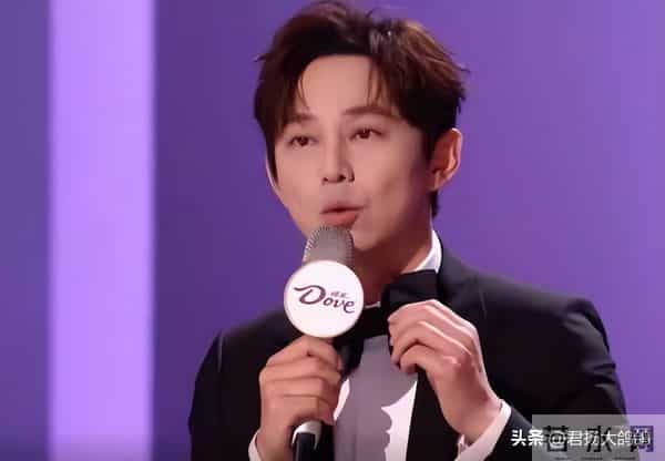 被爆家丑两个月后，58岁那英仅凭两个举动，实现口碑逆转