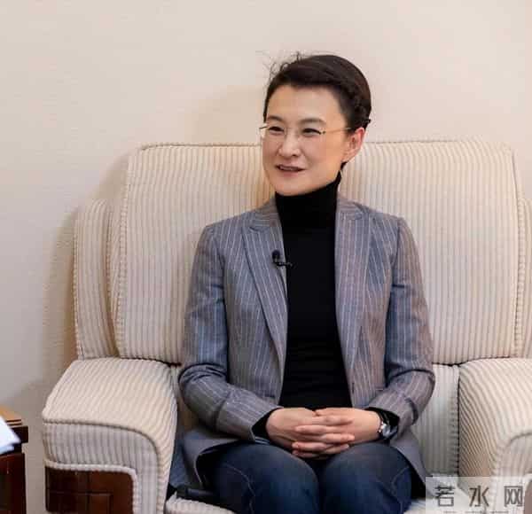 被要求滚出主持界，沦为众矢之的，54岁央视主持董倩做错了什么