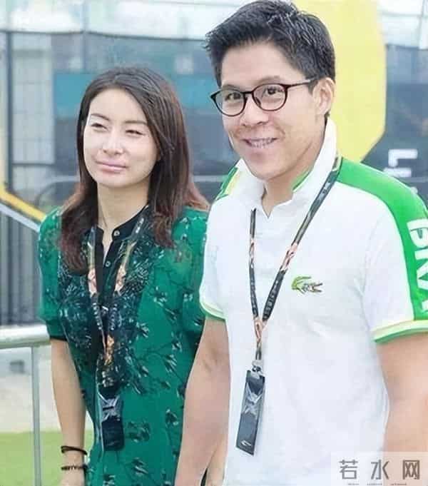 这一夜,露肩装的那英,深V领的朱珠,都输给了全裹出镜的郭晶晶