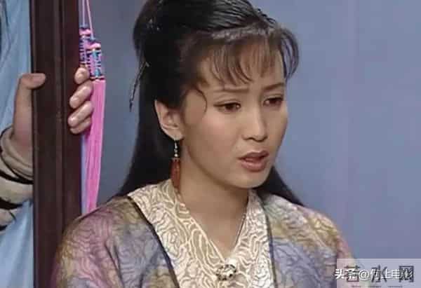 她是实力派演员,父亲截肢母亲瘫痪双双离世,丈夫是她的力量