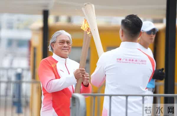 有钱也没用!火炬传递霍震霆、何超琼都来了,李嘉诚家无一人出席