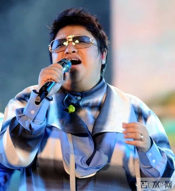 贪污上亿、假慈善？被实名举报的韩红，为何在演唱会上忍不住痛哭