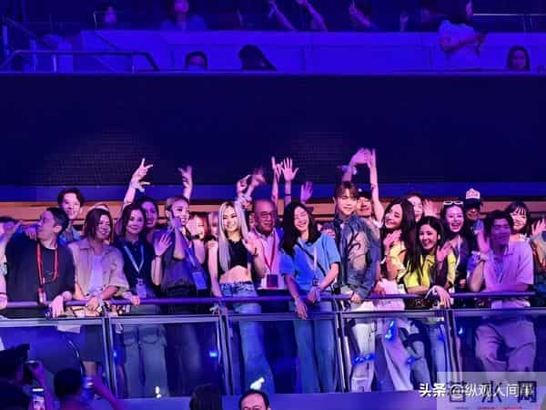 霍汶希曝英皇负债仍坚挺的真相：杨受成像爸爸，艺人全都是一家人