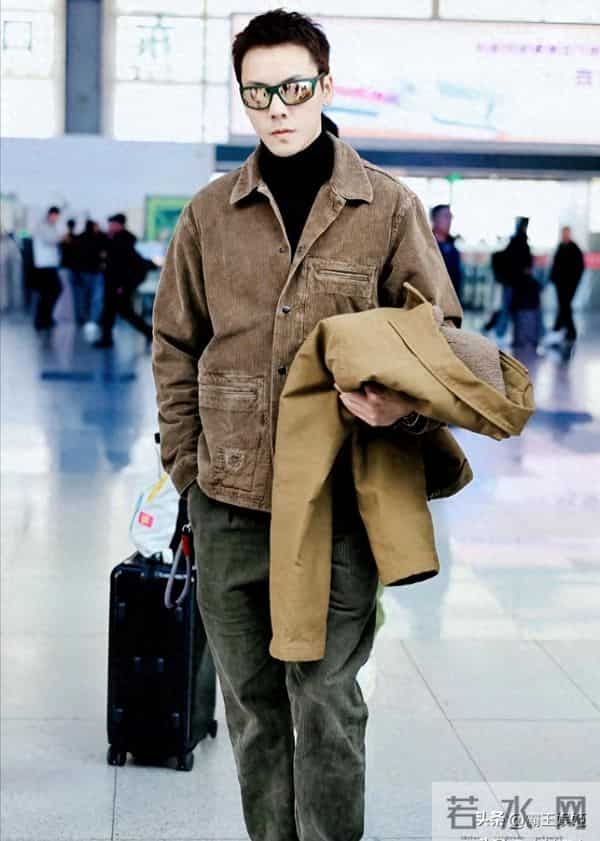 陈伟霆现身谢霆锋演唱会现场，侧颜逆天，霍汶希看得都犯花痴了