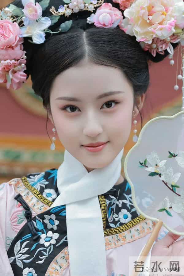 美人胚子 张婉儿 且自带仙气的 妈生脸 精致五官如小巧琼鼻 标志性梨涡