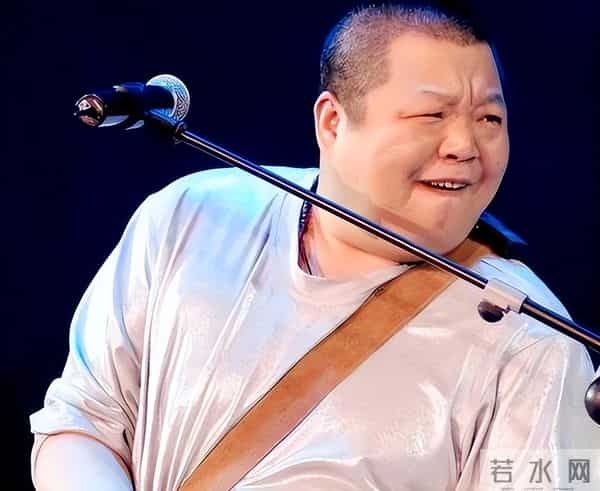 臧天朔的悲哀:生前向母亲跪地忏悔,死后妻子将80岁老母告上法庭