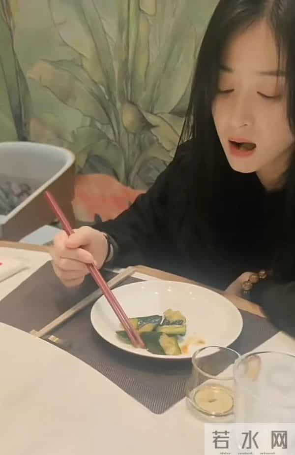 面相全变了！再看42岁蒋欣和43岁孙俪，才明白两人“差别”在哪里