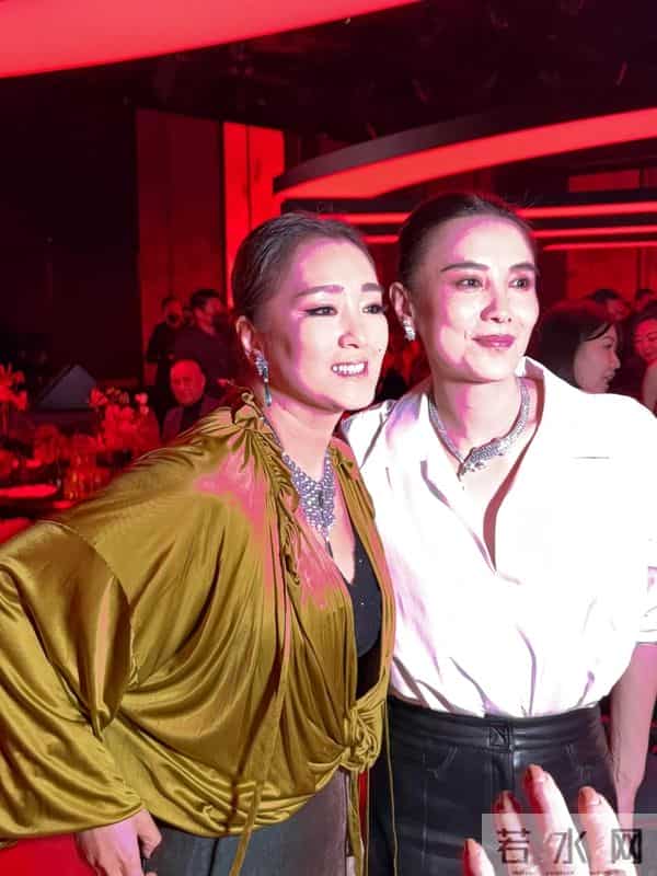 卡地亚这一夜，人情世故、江湖地位，在巩俐身上体现得淋漓尽致