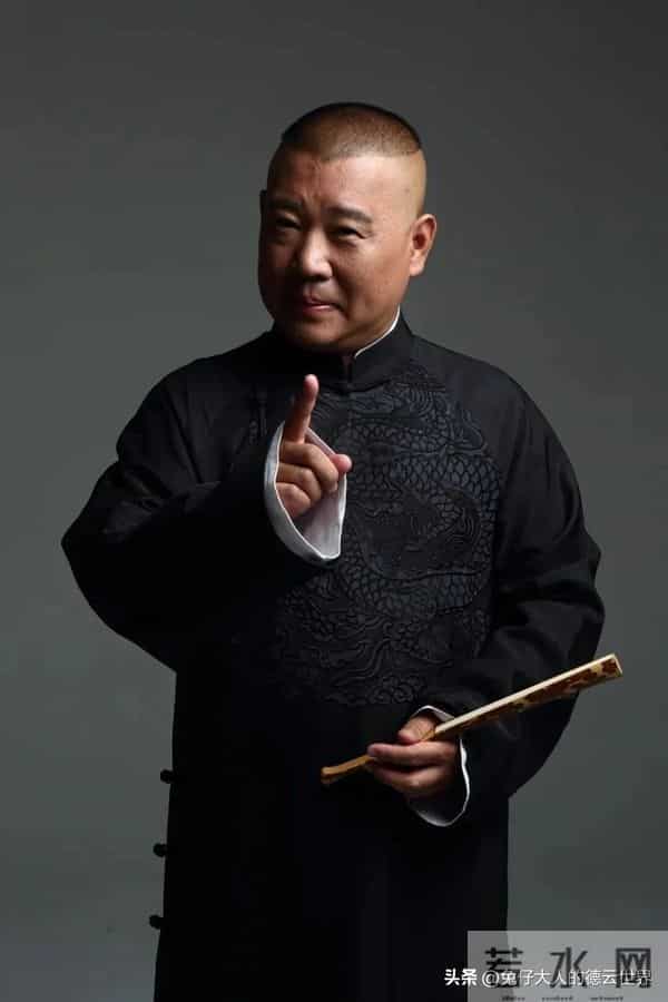 郭德纲武汉演话剧，月初回国，一直没闲着，说相声、唱戏忙不停