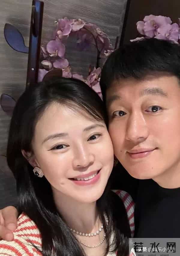 佟大为近况:生活低调,46岁头发稀疏显老气,老婆年轻很会保养