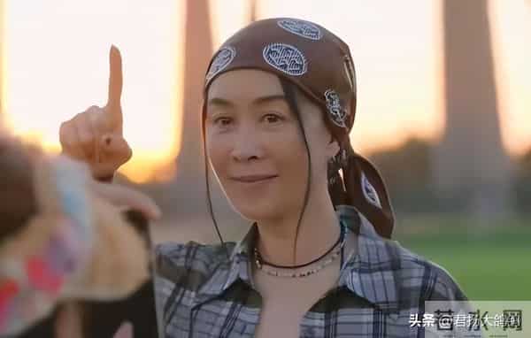 被爆家丑两个月后，58岁那英仅凭两个举动，实现口碑逆转